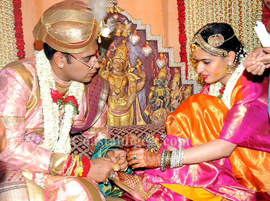 Yaduveer Wadiyar marries Trishika Kumari in Mysuru | Coastaldigest.com ...