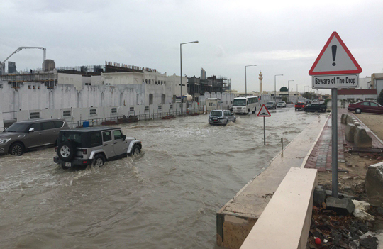 Heavy rain floods Qatar roads | coastaldigest.com - The Trusted News ...