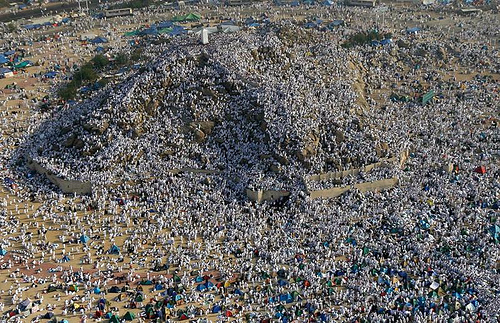 Hajj pilgrims head to Mount Arafat