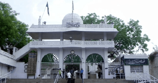 With a Brahminical touch, this Karnataka Dargah attracts Hindus in ...