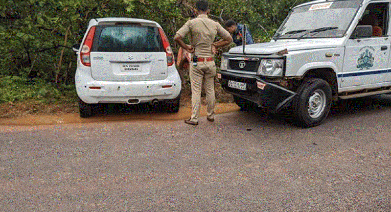 Police Open Fire At Cattle Traffickers In Moodbidri; Car With Six Cows 