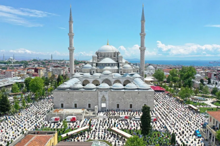 Reopening Of Mosques In Turkey Creates Spectacular Scenes ...