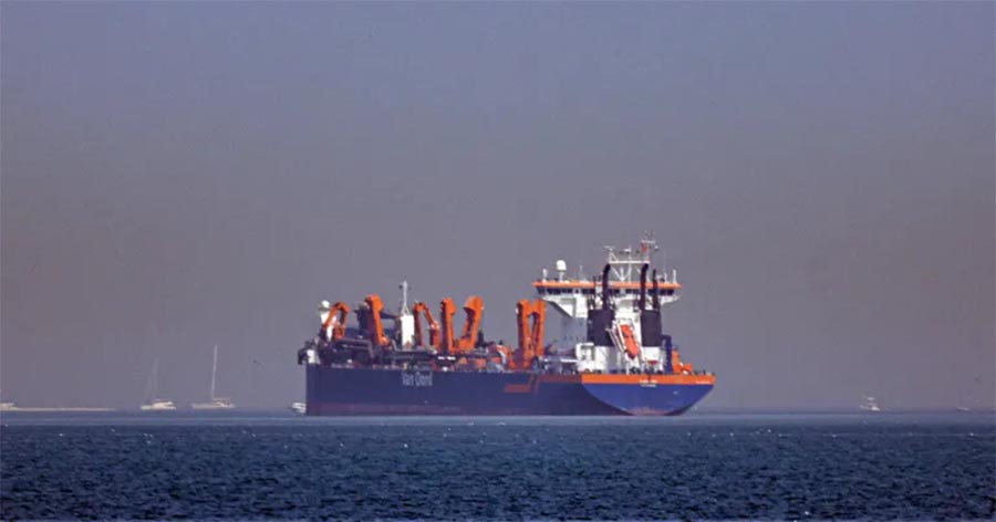700 Tankers Stranded as Iran Closes Strait of Hormuz; India on Fuel Alert
