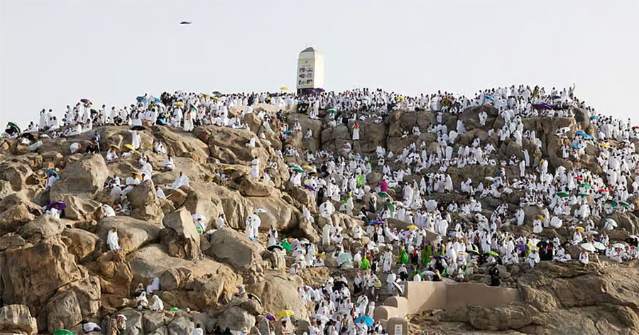 Over 1.5 Million Pilgrims Gather at Mount Arafat as Hajj Reaches Spiritual Peak Amid Intense Heat